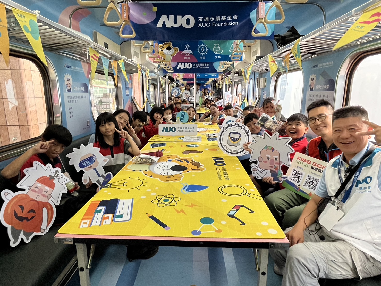 人生就是搏永續基金會參與「臺灣科普環島列車」，設計基礎科學車廂課程，以「淨零碳排和永續能源」為主題，讓學生透過創意實驗認識淨零知識，以及思考生活中的減碳行為